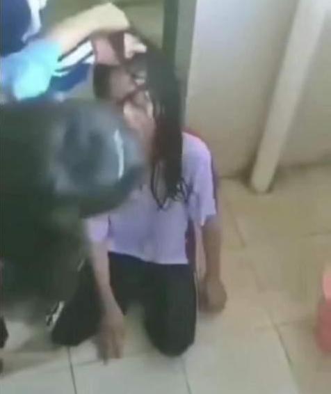 关于女性力量与成长的启示，厕所中的自信之源与视频启示录（非涉黄内容）