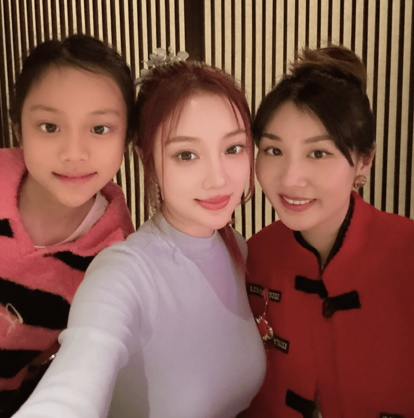 李小璐女儿最新照片，成长的力量与学习的魅力展现