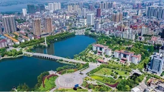 中国最新县独特小店探秘，巷弄深处的惊喜之旅