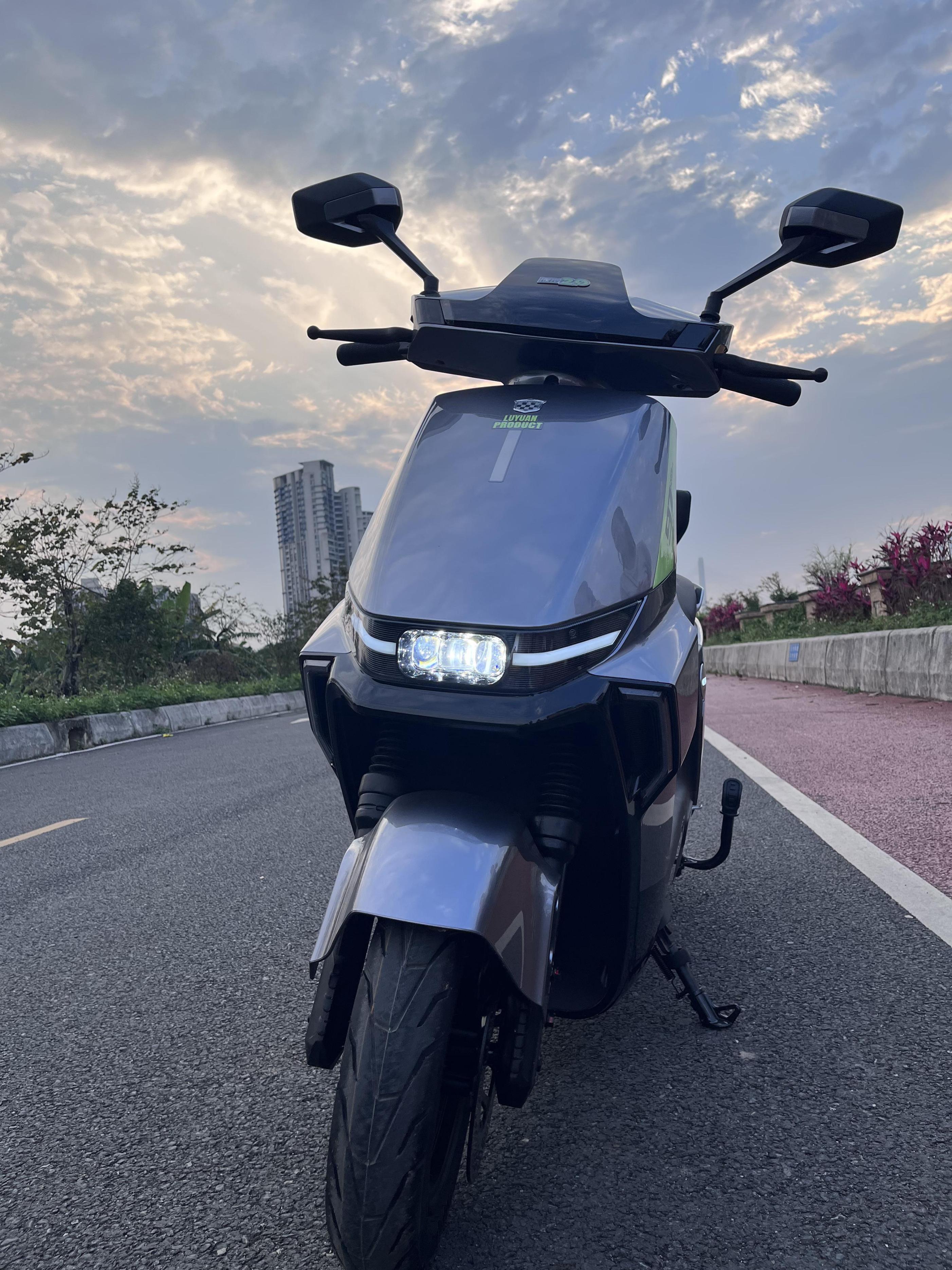 最新电瓶车图片，时尚、科技与环保的完美结合展示