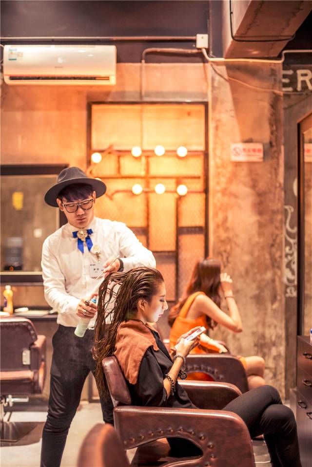 电影理发店，小巷中的隐秘魅力探索