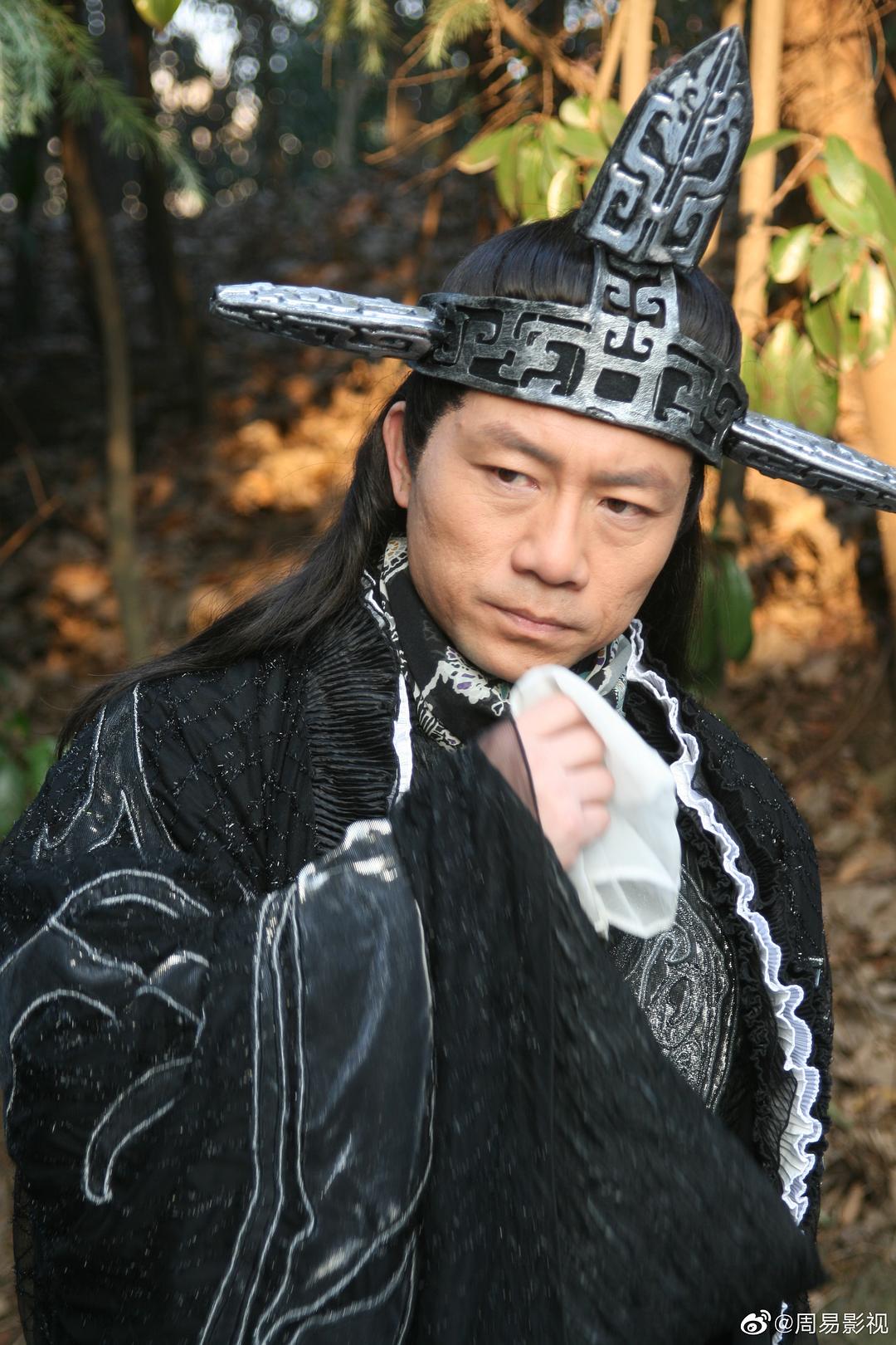 孔雀翎演员，舞台上的璀璨之星